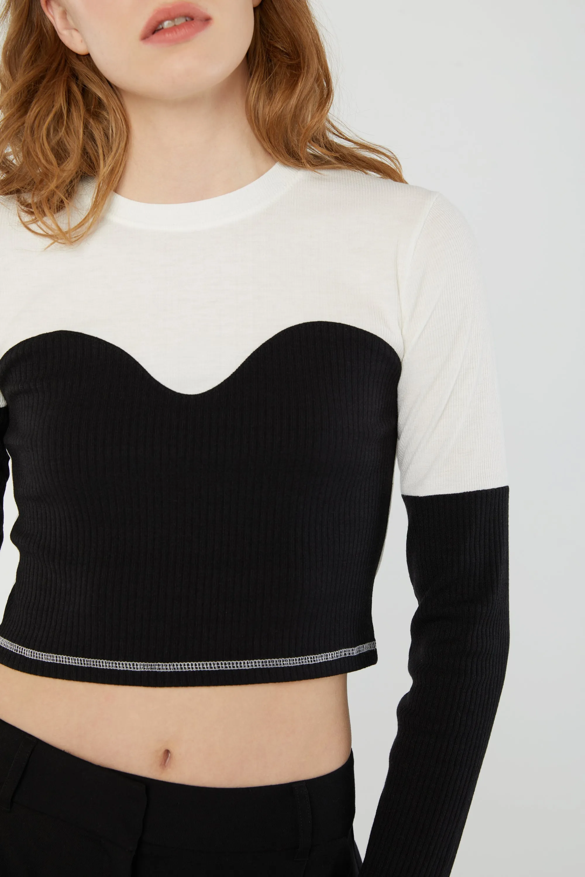 CONTRAST KNIT TOP